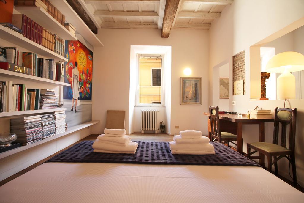 Lägenhet Trevi Fountain 2br Rom